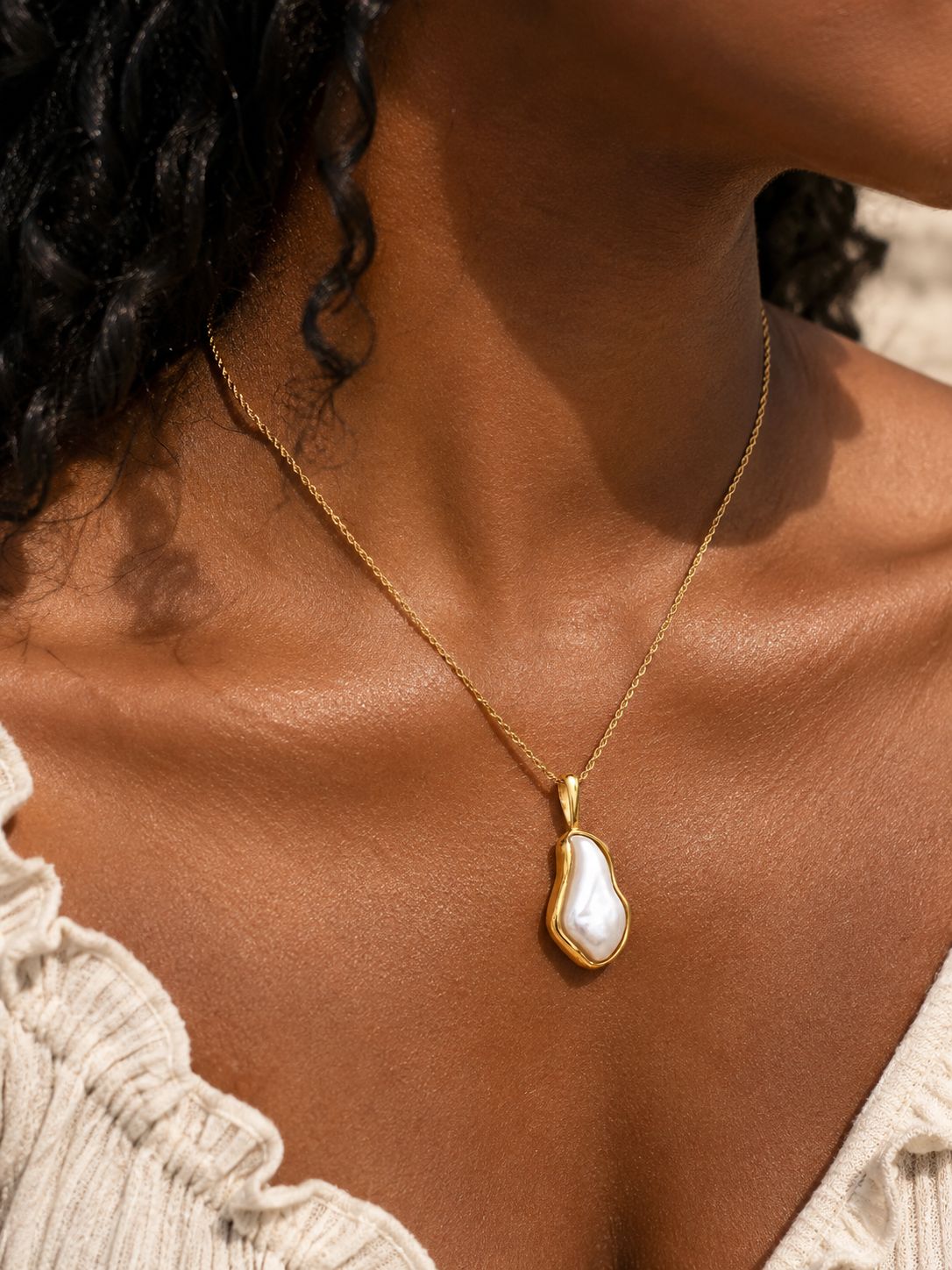 Sol Pearl Necklace