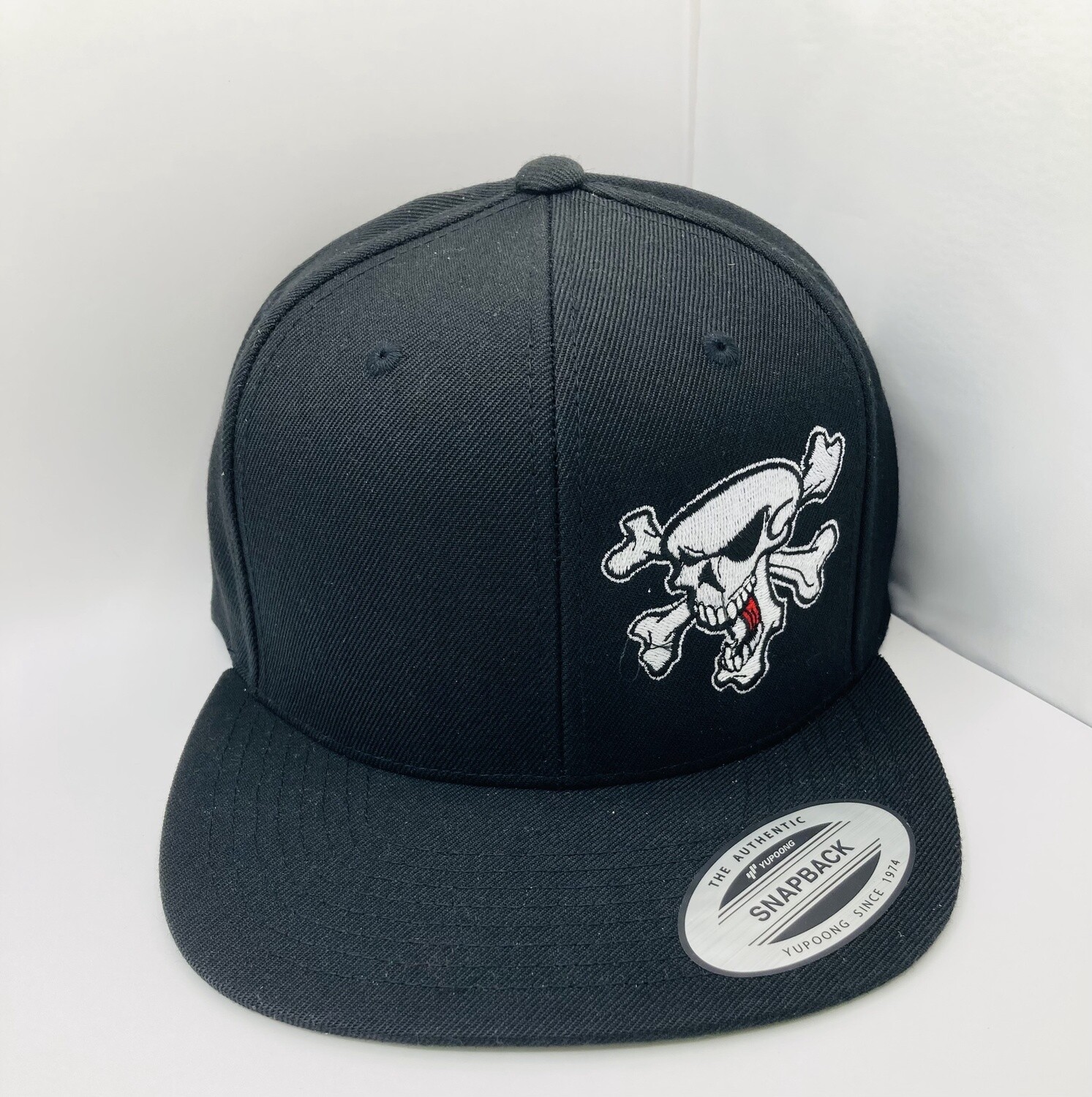 SNAPBACK FLAT BRIM HAT, Colour: BLACK/SKULLS