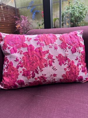 Sierkussen Bloemen Roze, fuchsia en lurex 40x60