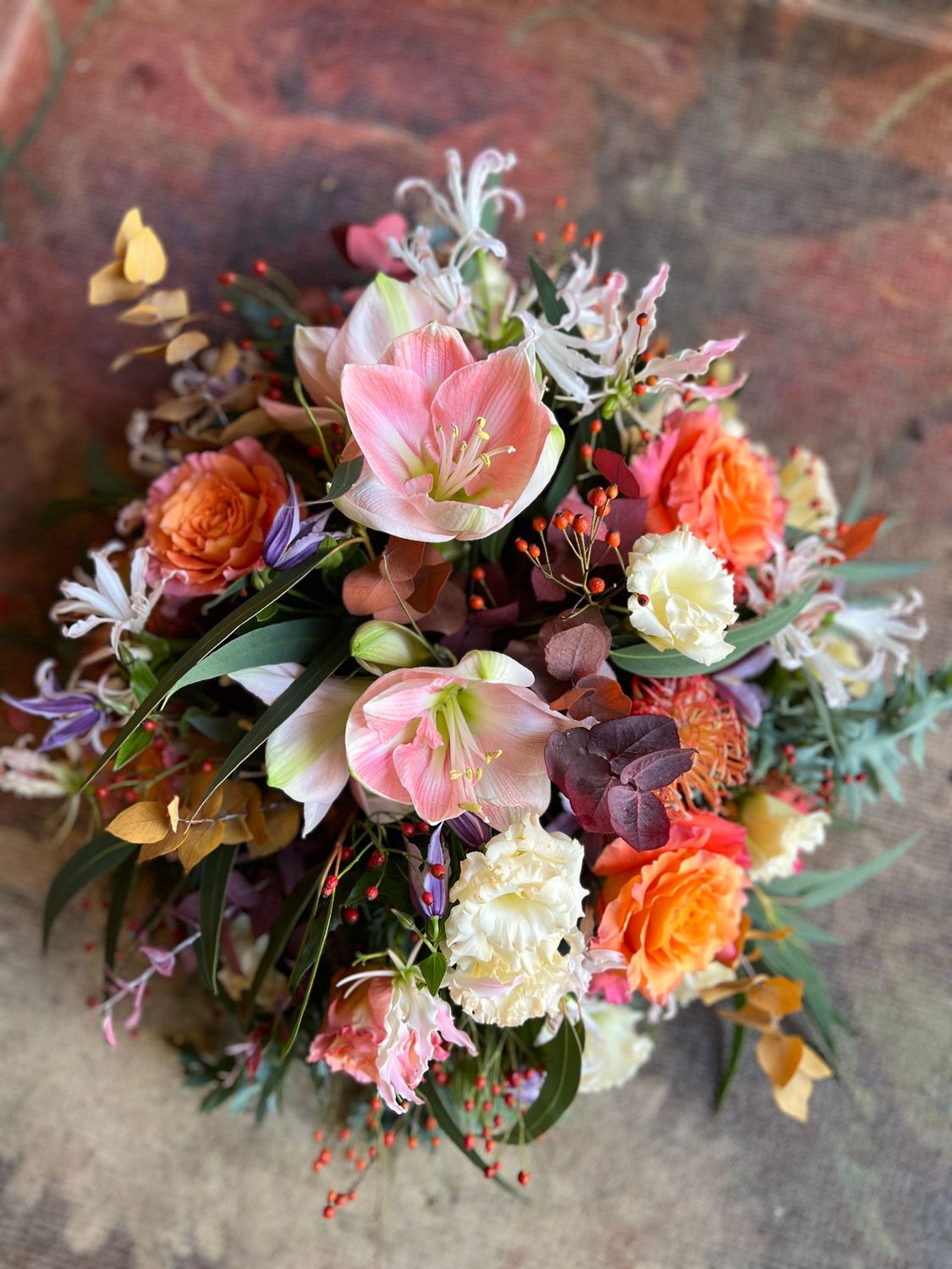 Rouwstuk van prachtige verse bloemen