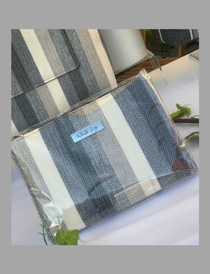 Savannah Flat Pouch