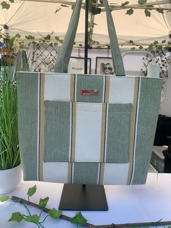 Green &amp; Cream Stripe Trendsetter