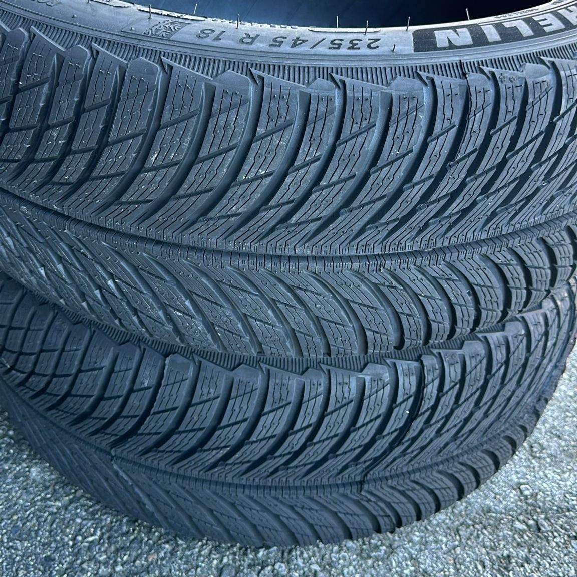 235/45R18 98V MICHELIN HIVER