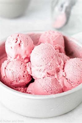 Classic Strawberry &amp; Cream Ice Cream 900ml