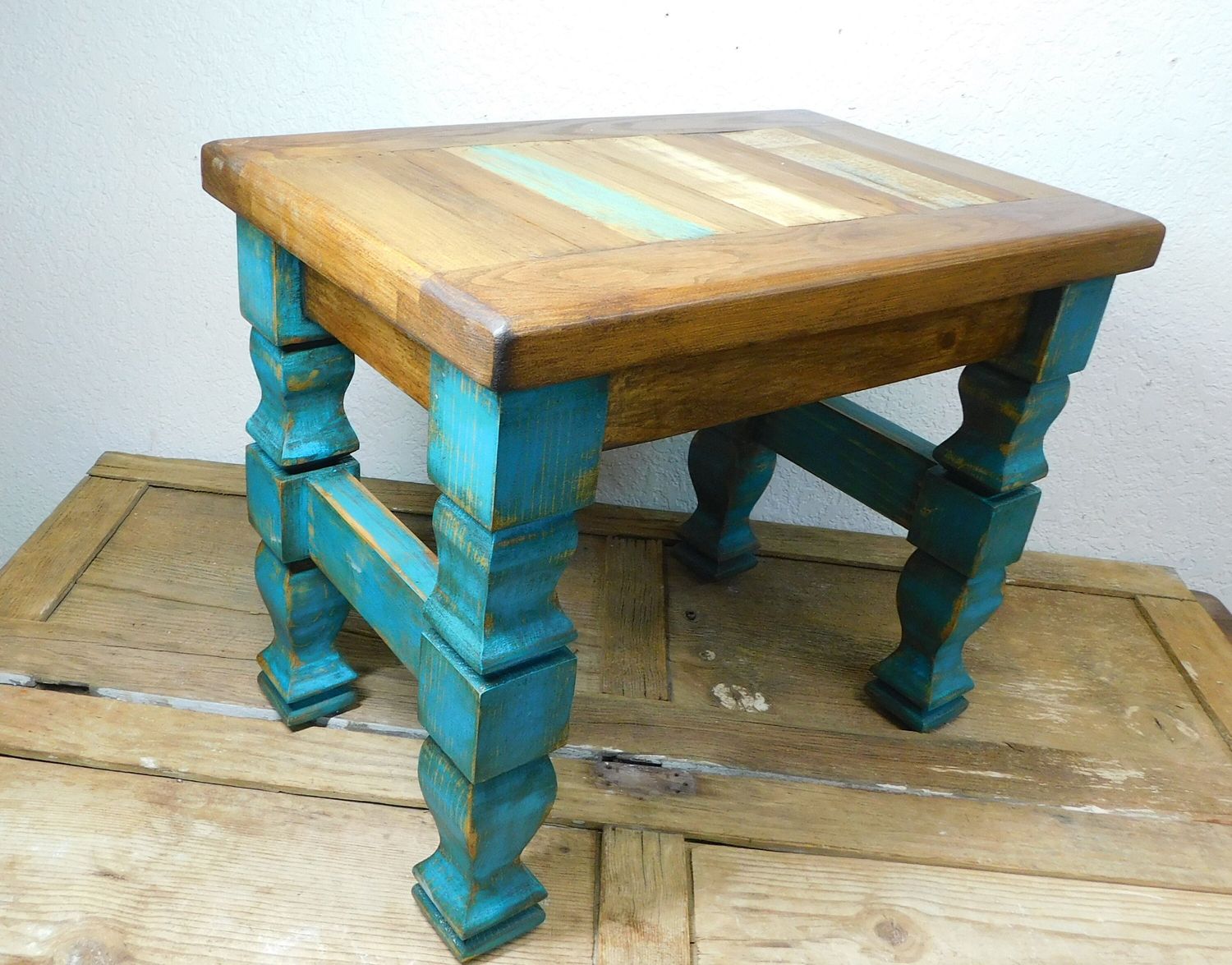 Fancy Legs-Reclaimed Wood  Bench-Primitive-Ranch House-Farmhouse-Vintage Look-Rustic-Re-purposed-24x15x19H inches-NEW