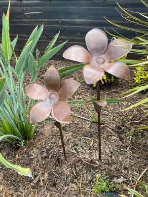 Farmhouse Metal Flowers on Stake-Garden-Rustic-Primitive-Handmade-Rust Brown Tone-Set of 2