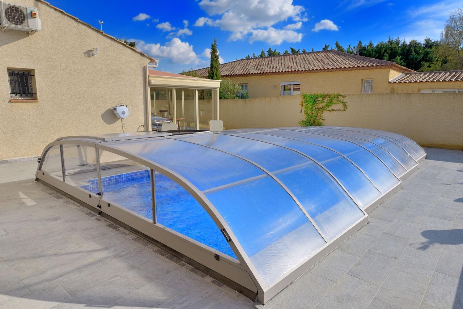 Abri de piscine en kit