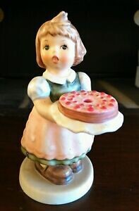 Hummel Goebel Figurine 5-3/8" BIRTHDAY CANDLE GIRL & CAKE #440 SPECIAL ED. Mint