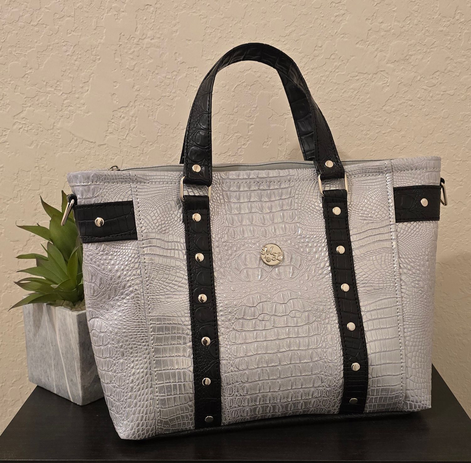 Mr. Heckles - Silver and Black
