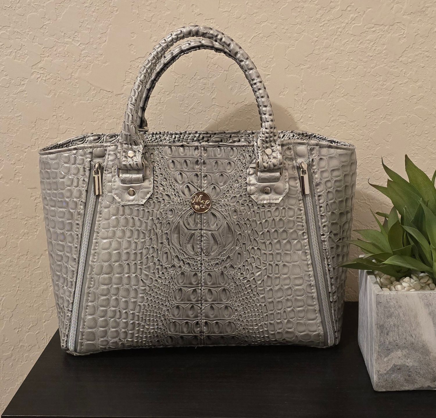 Rudeneja in Silver Crocodile Ombre