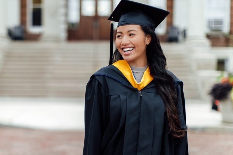MASTER&#39;S DELUXE CAP &amp; GOWN