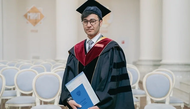 DOCTORAL SOUVENIR GOWN