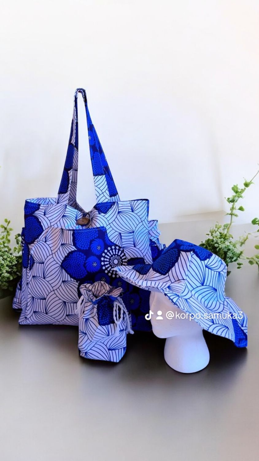 Blue and white totebag set 