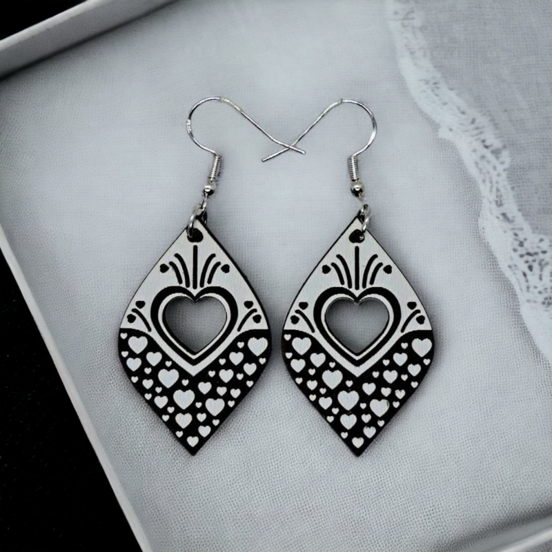 Rounded Diamond w/Heart