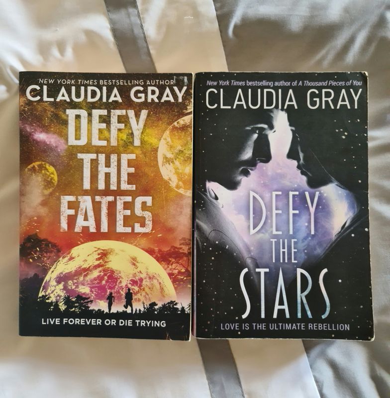 Claudia Gray Bulk
