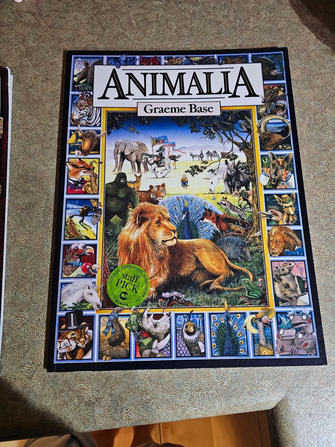 Graeme Base - Animalia