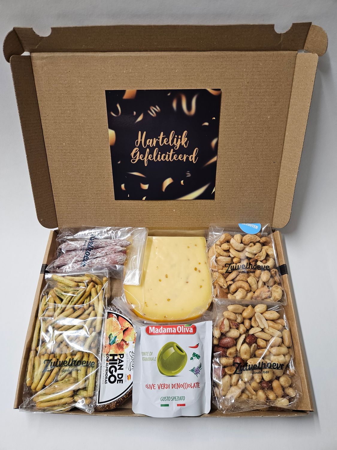 H1] Borrel Box met 7 verschillende lekkernijen | borrel snacks van de Zuivelhoeve met Mystery Card met persoonlijke (video)boodschap naar keuze