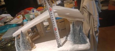CRÈCHE DE NOËL EN BOIS - DÉCORÉE - 40cm