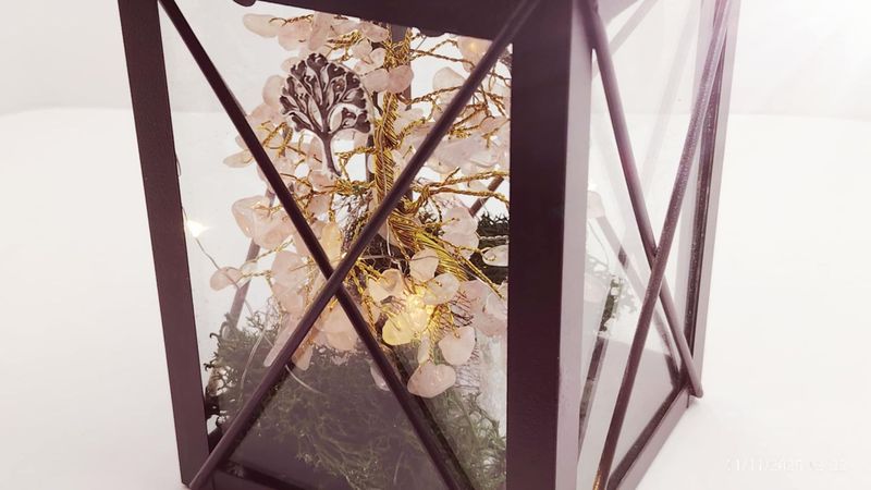 Lanterne ARBRE DE VIE MINÉRAUX - QUARTZ ROSE, Support métallique noir