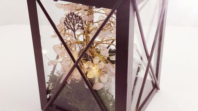 Lanterne ARBRE DE VIE MINÉRAUX - QUARTZ ROSE, Support métallique noir