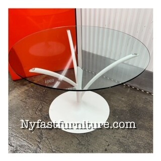 TABLE, ITALIAN FAMOUS FURNITURE  &#39;&#39;CALLIGARIS&#39;&#39; MAKER , GLASS TABLE, NEW IN PLASTIC