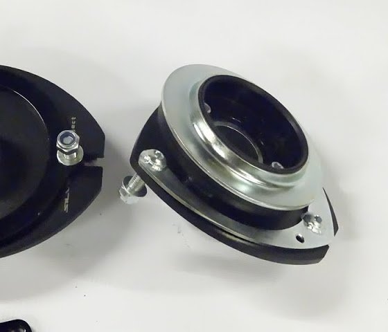 2 Piastre Camber Regolabili degli Ammortizzatori Anteriori:AUDI A3 (8P1) ,A3 Sportback (8PA) , TT (8J3) ,TT Roadster (8J9) ,  SEAT ALTEA (5P1) ,LEON (1P1) ,TOLEDO III (5P2),GOLF PLUS (5M1, 521) ,GOLF