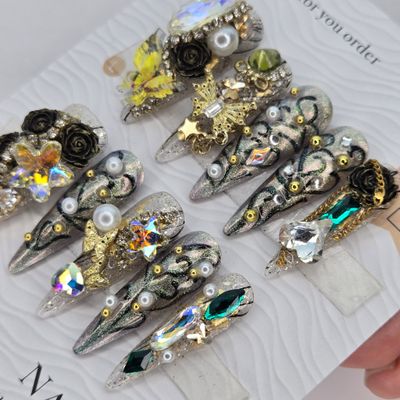 Golden Elegance Handcrafted Luxury Nail Art Sculpted Details - S