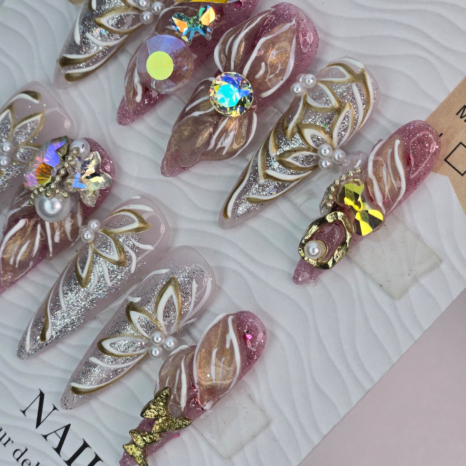 Hand-Painted &amp; Sculpted Golden Petal Press-On Nails - S