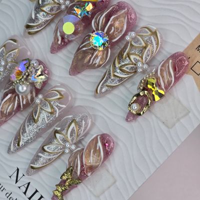 Hand-Painted &amp; Sculpted Golden Petal Press-On Nails - S