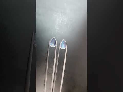 4.50 ct./2	Moonstone pear/ Лунный камень пара груш  (арт. 0249)