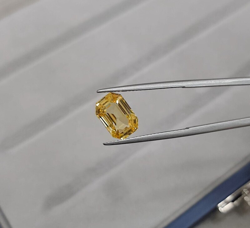 5.03 ct.	Yellow Sapphire octagon/ Сапфир желтый октагон (арт. 0001)