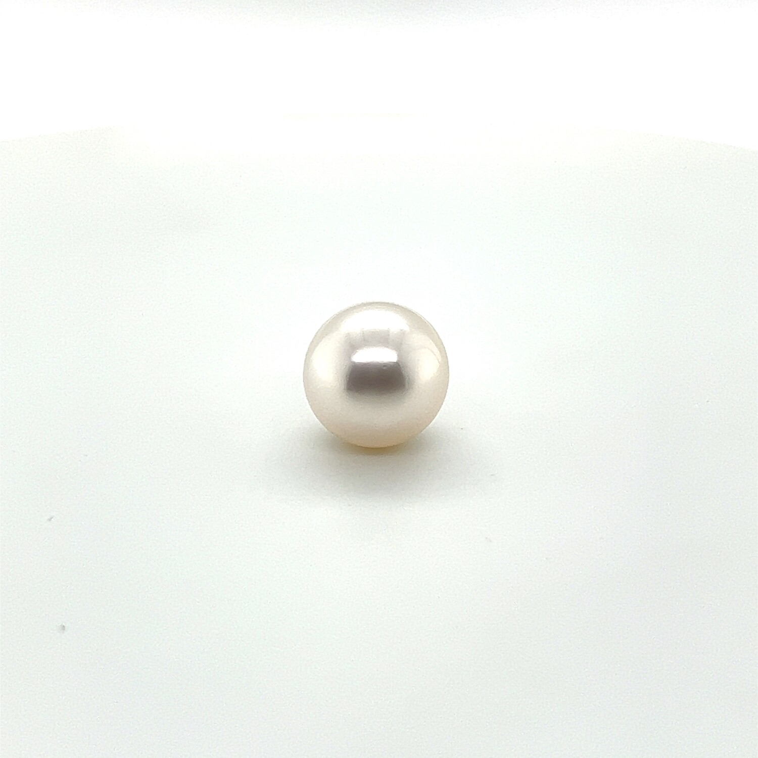 8.41 ct.Жемчуг культивированный Южных морей серебристо белый/ Cultured South sea pearl silver white (арт. 0364)