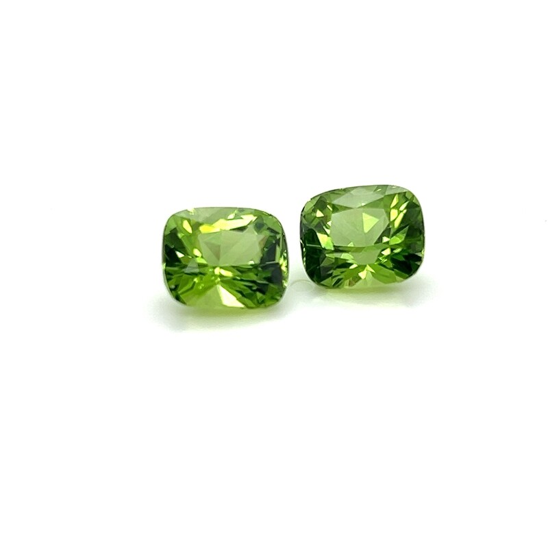 9.24 ct./2 Перидот природный кушон/ Natural peridot cushion (арт. 0407)