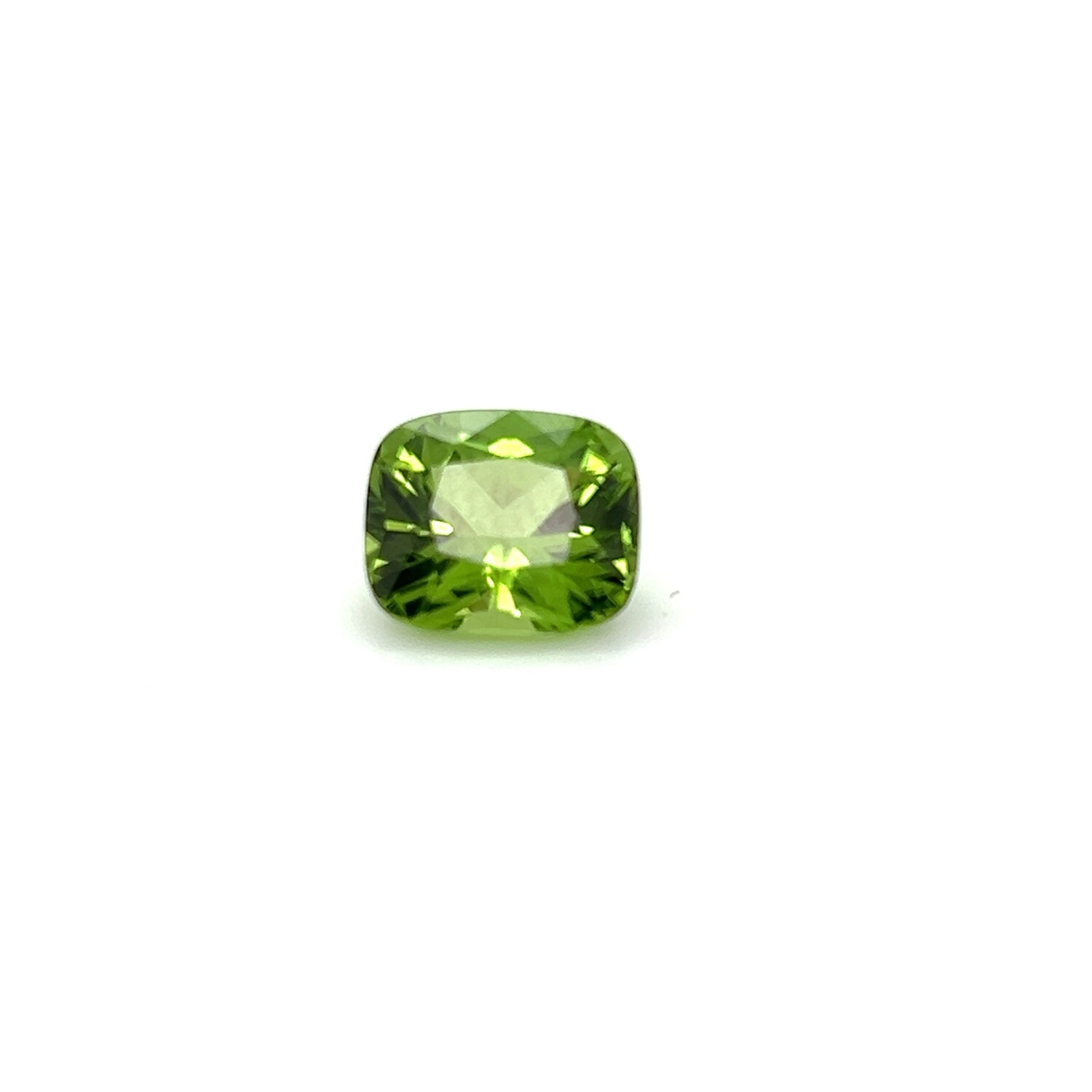4.88 ct. Перидот природный кушон/ Natural peridot cushion (арт. 0404)