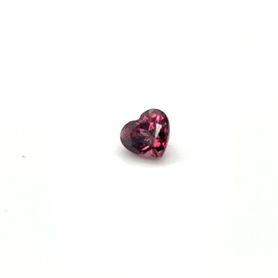 3.40 ct. Циркон природный пурпурный сердце/ Natural purple zircon heart (арт. 0400)