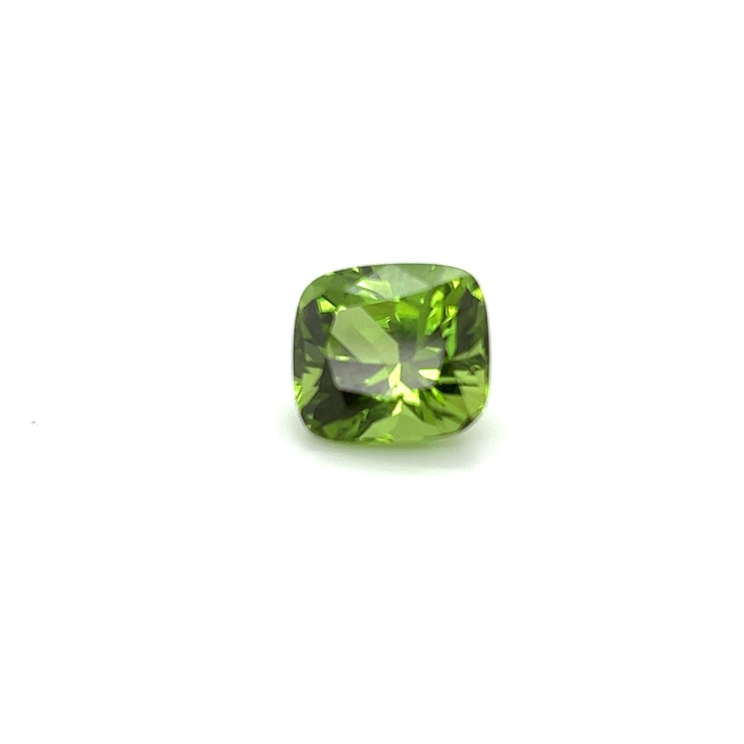 7.53 ct. Перидот природный кушон/ Natural peridot cushion (арт. 0402)