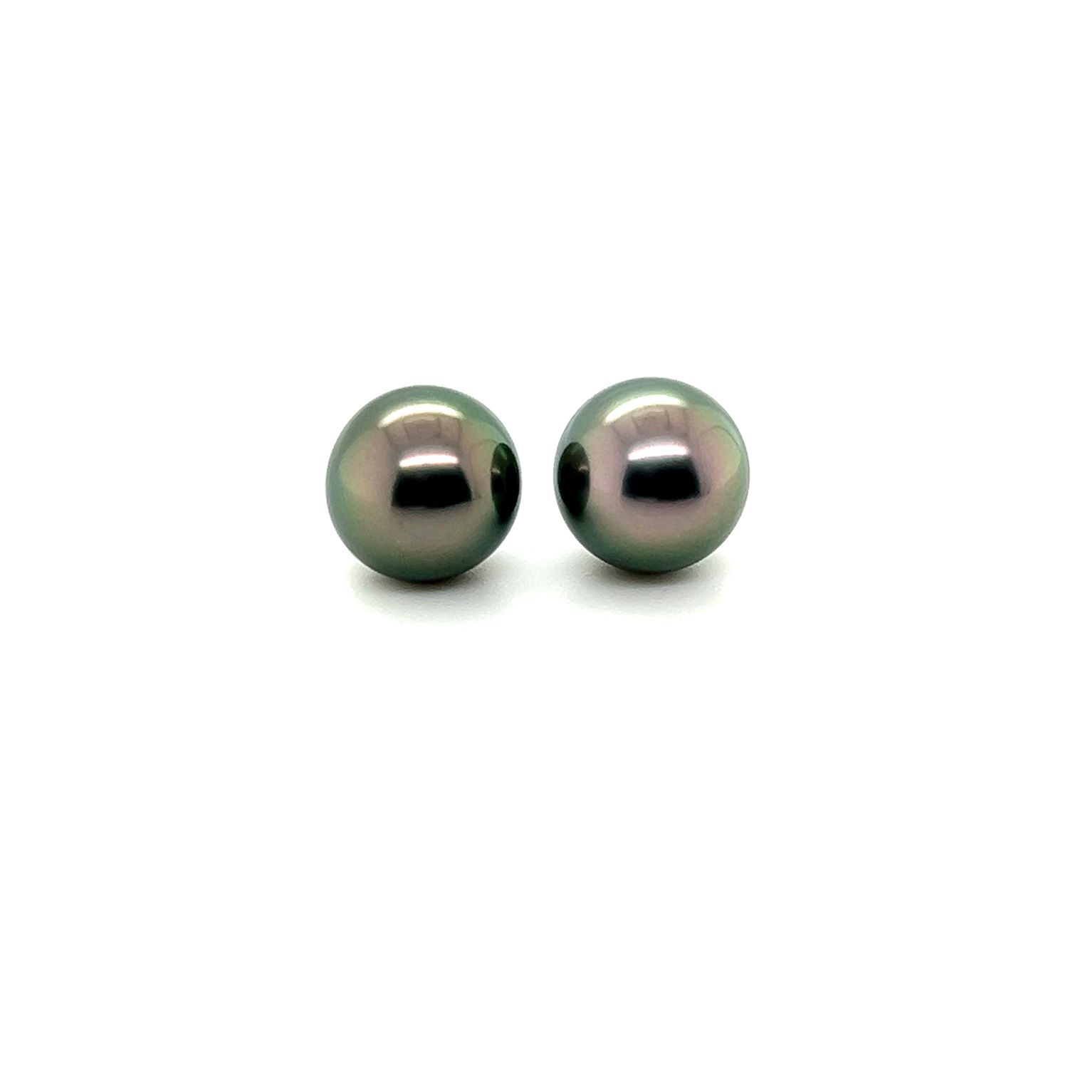 16.21 ct. Tahitian cultured pearl 10.59x10.35mm, 10.62x10.48mm (арт. 0470)