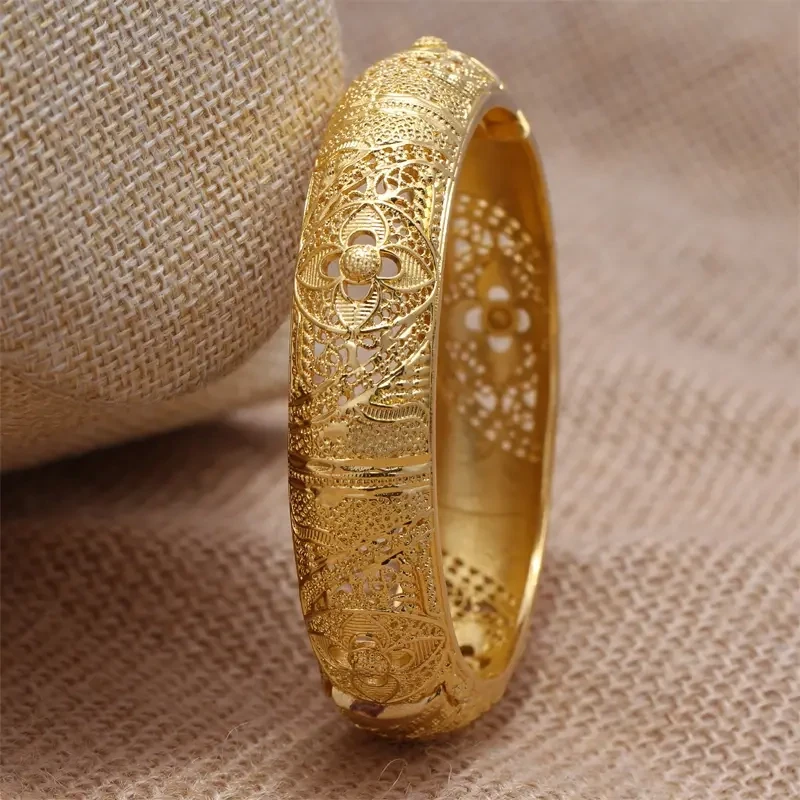 18K Gold Plated  Elegant Look Bangle Bracelet!