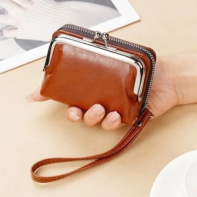 Retro Chic: Genuine Leather Wallet with Kiss Lock for Women&#39;s Credit Card Organization