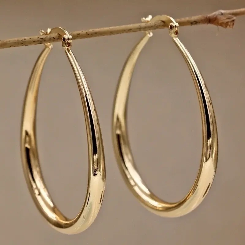Lightweight Oval Hoop Earrings Gold