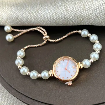 Pearl Bracelet Ladies Quartz Watch Niche Light Luxury Small Dial Pull-Out Adjustable Bracelet Watch.