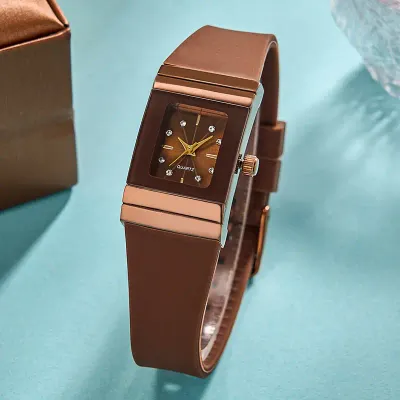Simple Style Women&#39;s Square Quartz Wrist Watch with Silicone Band and Zinc Alloy Case.