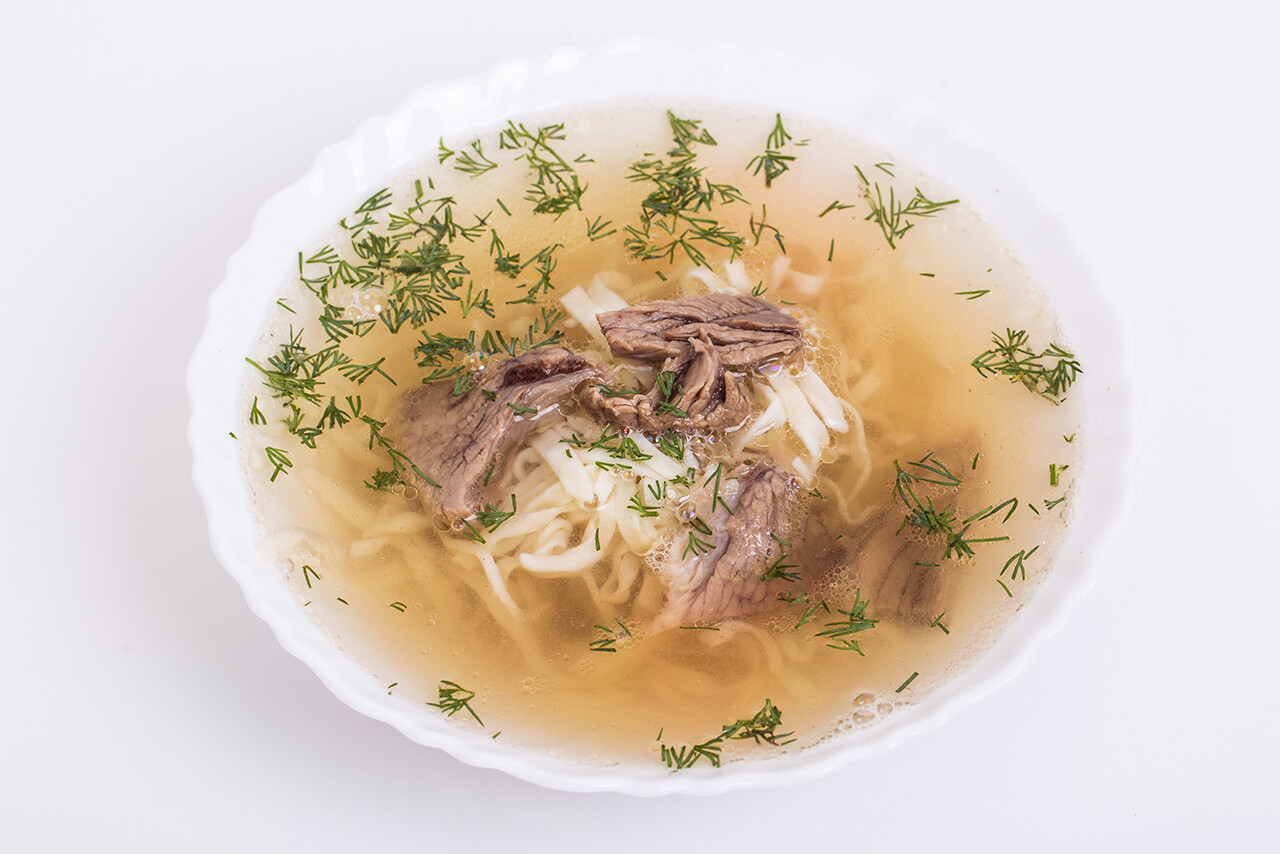 Шулэн - суп из говядины с домашней лапшой. 350 мл.