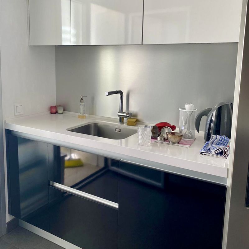 Negro alto brillo Vinilo RVKST1801