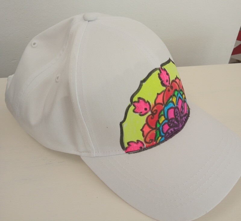 GORRA BLANCA PINTADA A MANO