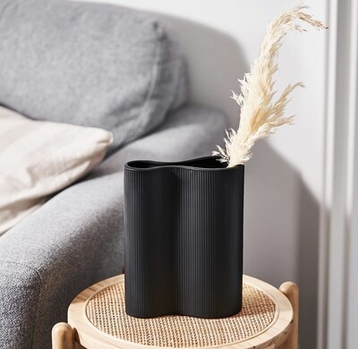 Ribbed Infinity Vase