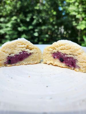 Lemon Cookie with blueberry buttercream