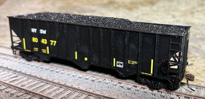 HO - Bowser 100 Ton 3-Bay Hopper - Flood Type Coal Loads