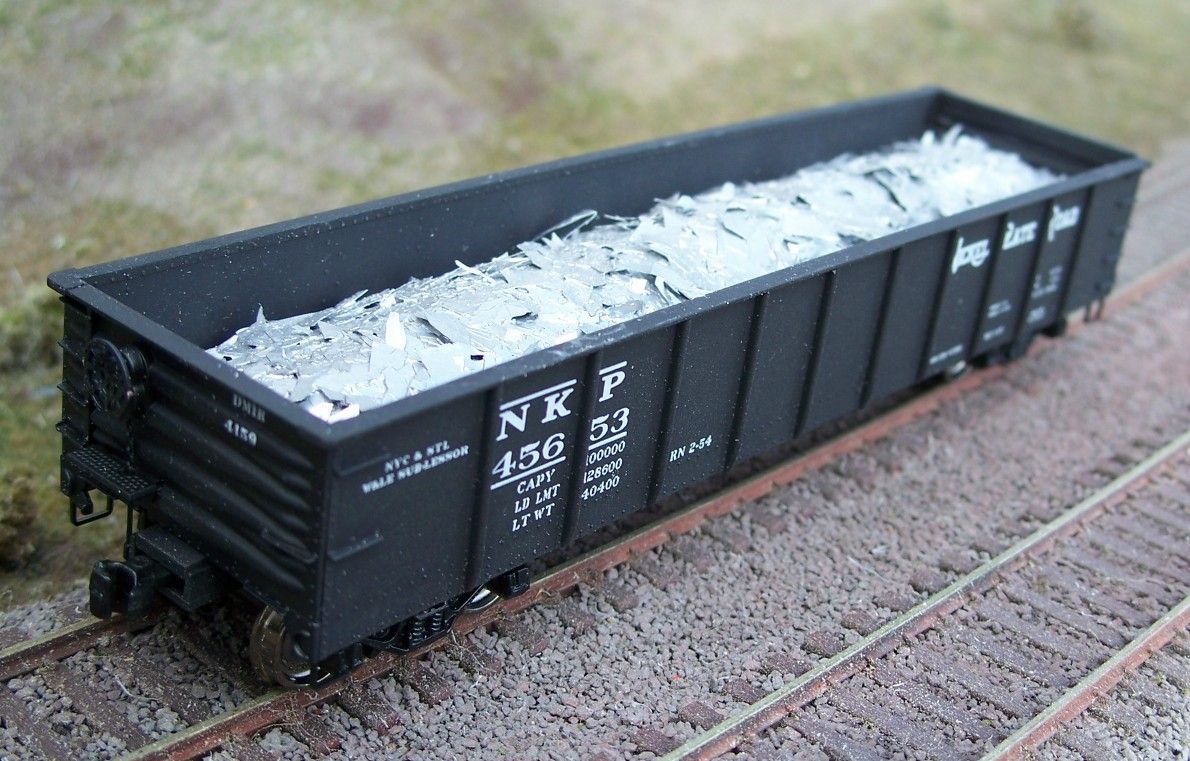 Accurail 41&#39; Gondola - Scrap Aluminum Load