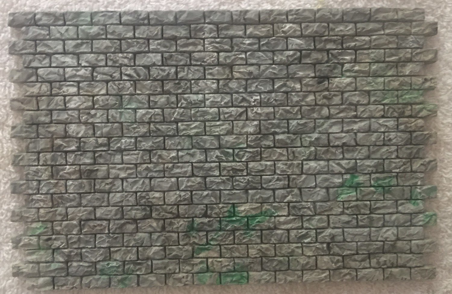 HO - Cut Rock Retaining Wall with Tab and Slots